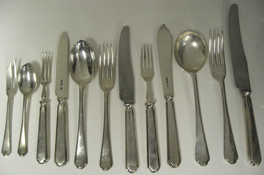 Walker & Hall, Sterling Silver Flatware Set In The St. James Pattern. This Elegant Design Has Been Used In British Embassies Around The World For Many Years. The Set Is Complete For 12 People And Is Fitted In The Original 4 Drawer Cabinet. The