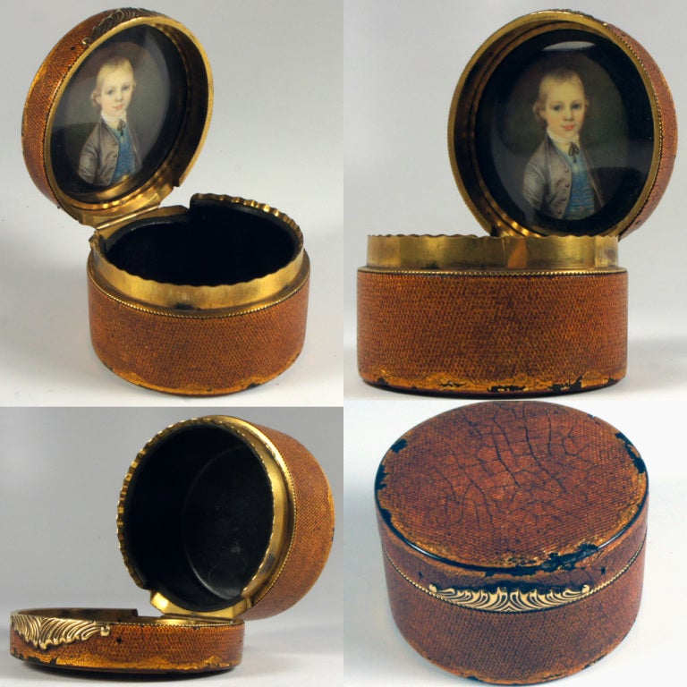 A fabulous find, this petit snuff box is from the era of French King Louis XVI and Queen Marie-Antoinette, made of tortoise shell with an outer coating of thick Vernis Matin enamel and varnish, and fitted with a heavy solid framework of 10k solid