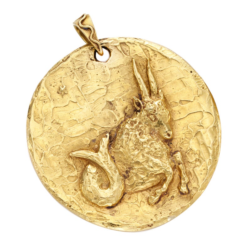 CARTIER A Gold Capricorn Zodiac Pendant