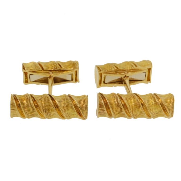These finely fashioned urbane 18k cufflinks from Piaget are perfect for every occasion.

Remarks from Lawrence Jeffrey: â??Cufflinks telegraph your personal style.â?? 

HALLMARKS:  Signed PIAGET, 750 for 18k,  Mercury head French export mark for