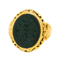 Bague signet ancienne en intaglio de pierre sanguine