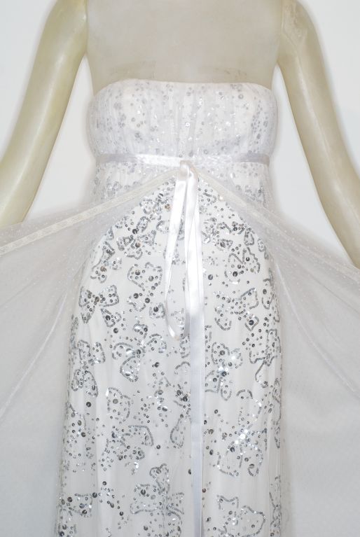 Valentino Prêt-å-Porter Silver Embroidered 'Bow' Gown For Sale 2