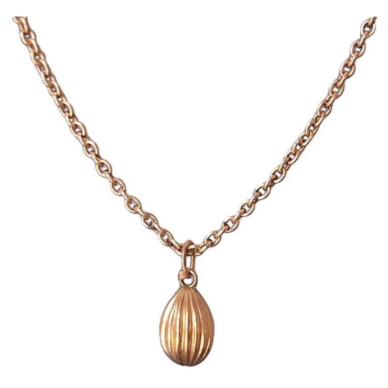 A beautiful and original Russian miniature gold egg pendant from the Romanov era, period of Tsar Nicholas II, of classic fluted 14k rose gold design with a gold suspension ring. 

St. Petersburg, 1908-1917, stamped with a French control mark on