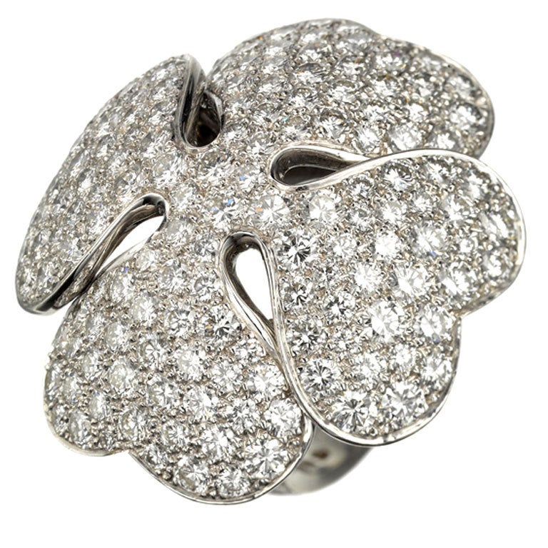 CARTIER Limited Edition Diamond Clover Ring For Sale