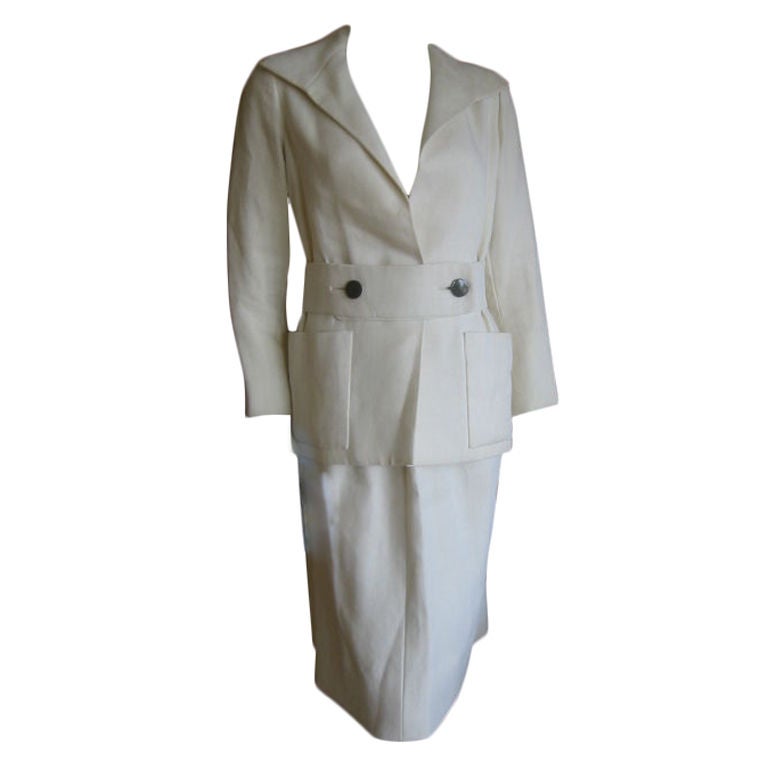 Crisply tailored ivory linen suit from Norman Norell<br />
Jacket with belt, and matching skirt<br />
<br />
Bust 38