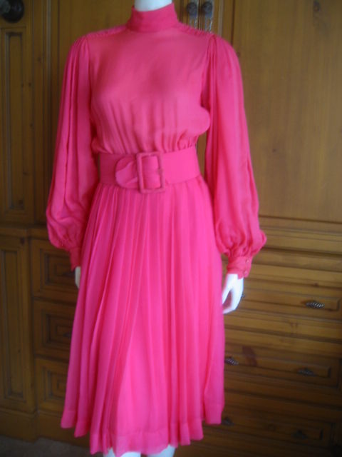 Elegant pink silk chiffon dress with poet sleeves Norman Norell 1