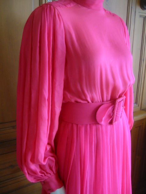 Elegant pink silk chiffon dress with poet sleeves Norman Norell 2
