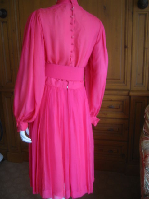 Elegant pink silk chiffon dress with poet sleeves Norman Norell 3