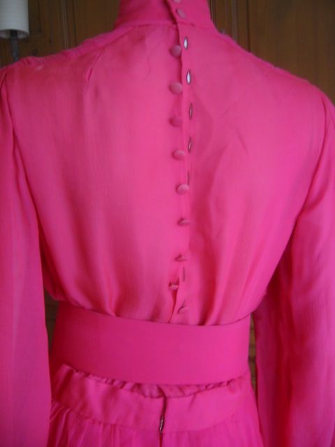 Elegant pink silk chiffon dress with poet sleeves Norman Norell 4