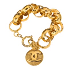 CHANEL GOLD CHAIN BRACELET WITH CC CHARM