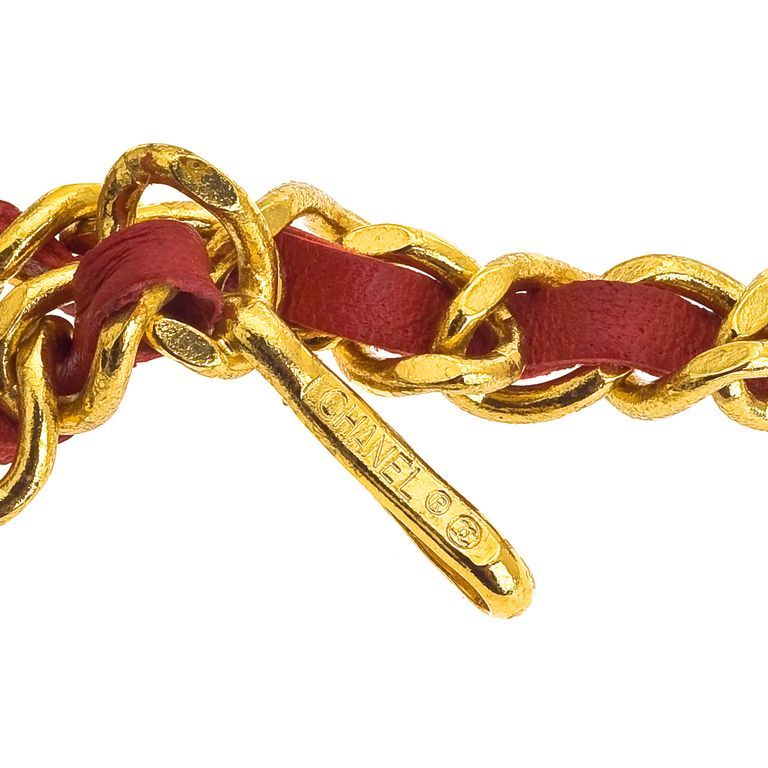Vintage Chanel Red & Gold belt. Can be worn as a necklace. 

Chain Length 38