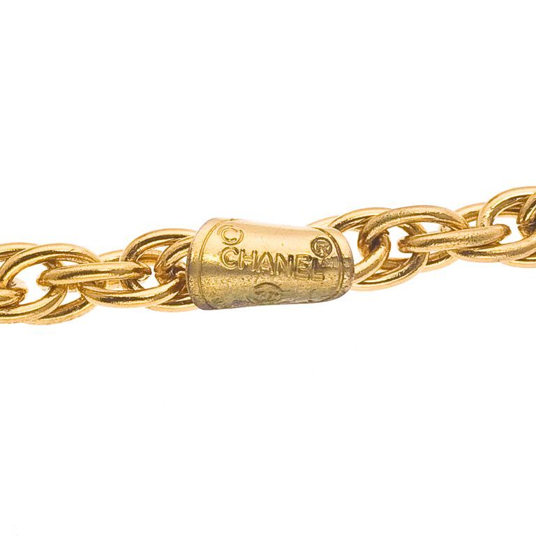 Vintage Chanel iconic CC necklace with rhinestones.

Total length 19 inches, CC motif 1.2 by 0.9 inches