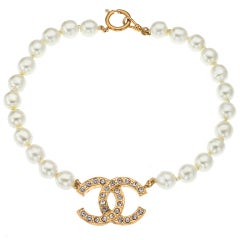 VINTAGE CHANEL PEARL AND CC NECKLACE