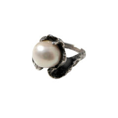 MODERNIST Sterling 
Natural Pearl Ring