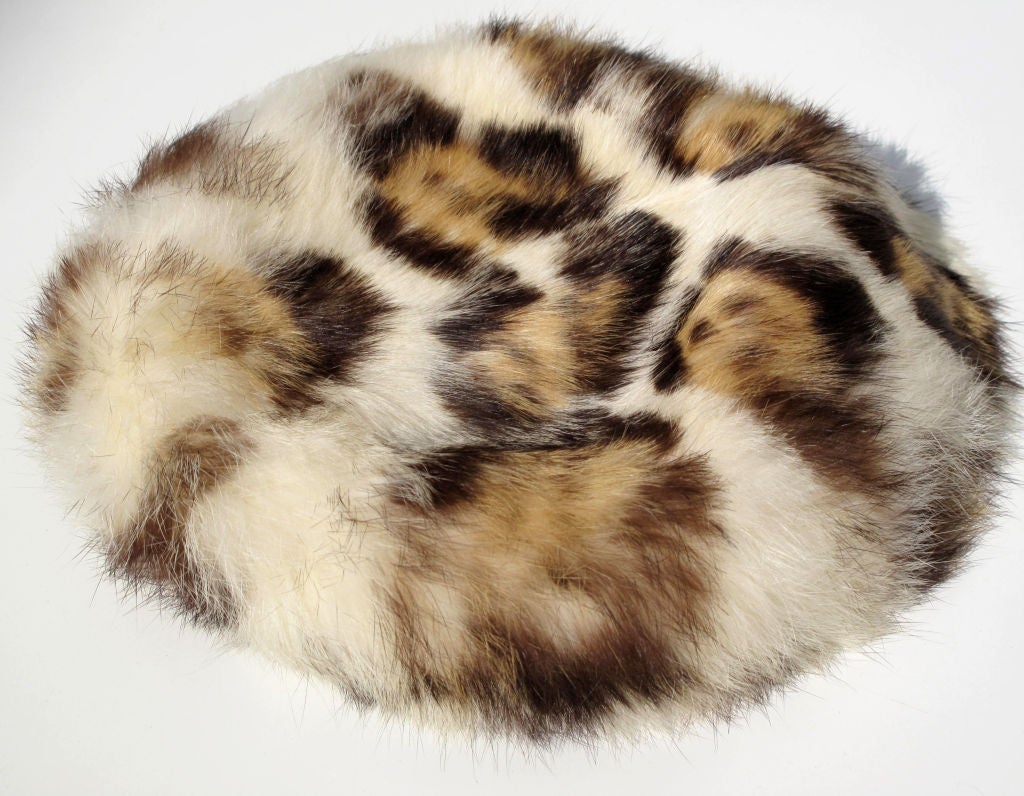 Late 1950s soft rabbit fur hat with leopard pattern. Two hair clips attached, pictured above. Glamorous and chic!<br />
<br />
Measurements taken on interior.
