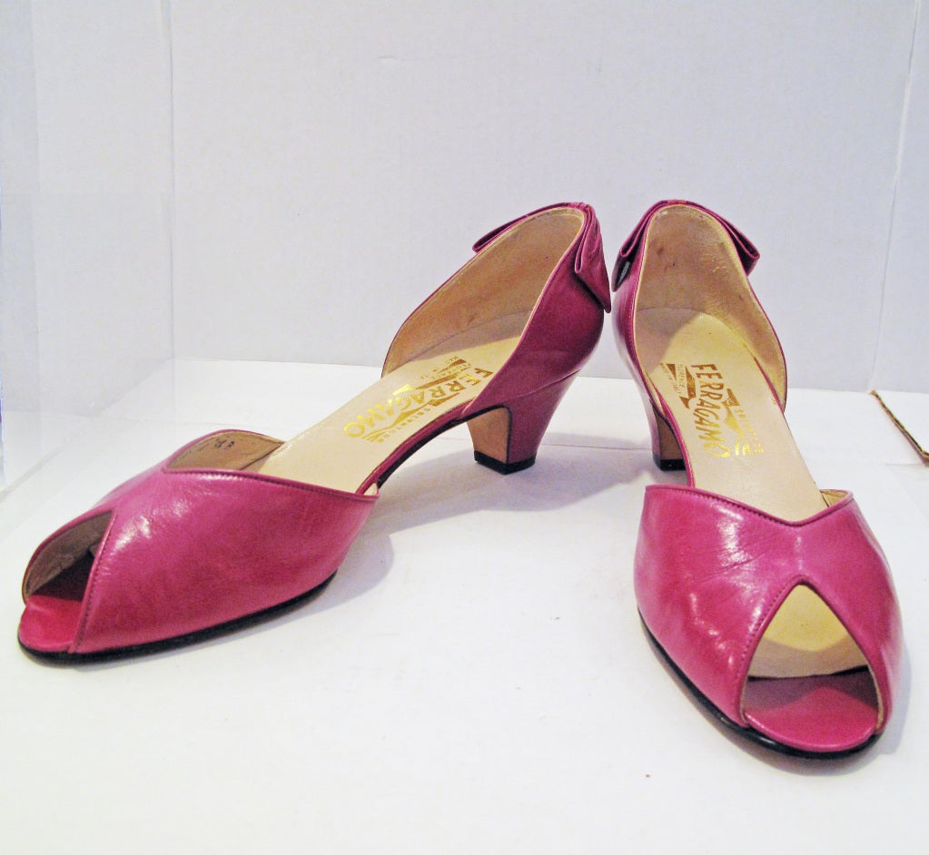 pumps with bow on back