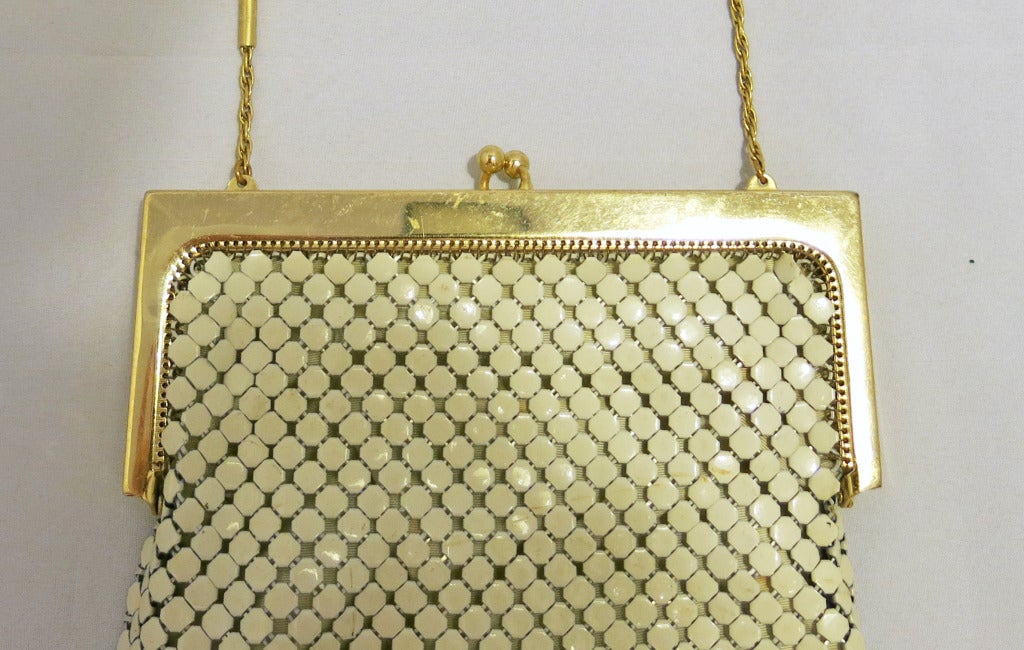 Please contact dealer prior to purchase for White Glove shipping options.

White Metal Mesh Whiting & Davis Evening Bag

14" long strap