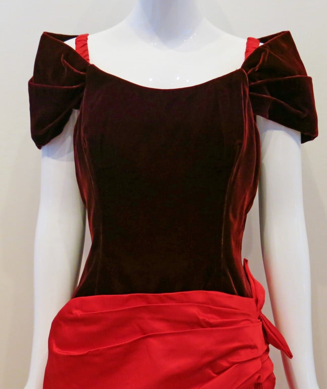 Scaasi Boutique Holiday Velvet Dress In Excellent Condition In Brooklyn, NY