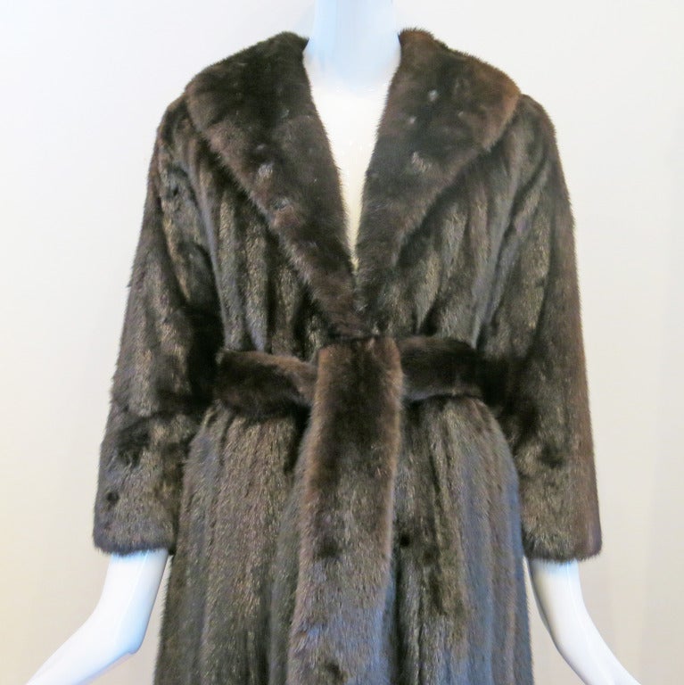 Please contact dealer prior to purchase for White Glove shipping options.

Vintage 1950s Mink Belted Dress Coat with Defined Waist and Full Skirt in Excellent condition!

Size - Small (Please see measurements)