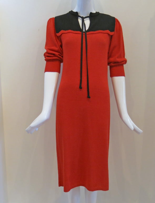 1980s Oscar de la Renta Red & Black Sweater Dress In Excellent Condition In Brooklyn, NY