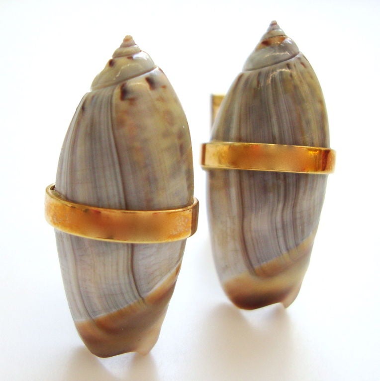 A handsome pair of gold and shell cufflinks by Cartier. The <br />
1 3/8