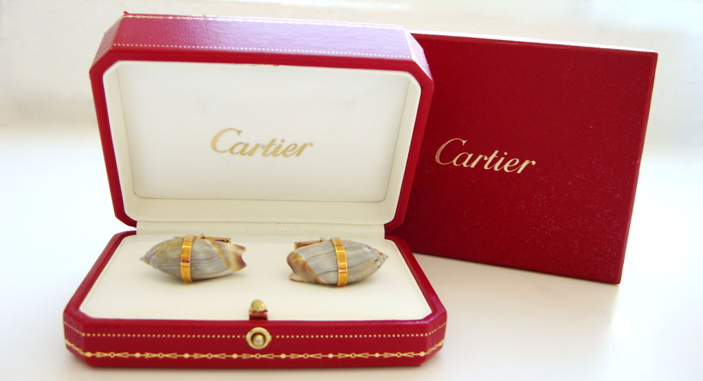 CARTIER, A Gold and Shell Pair of Cufflinks 1