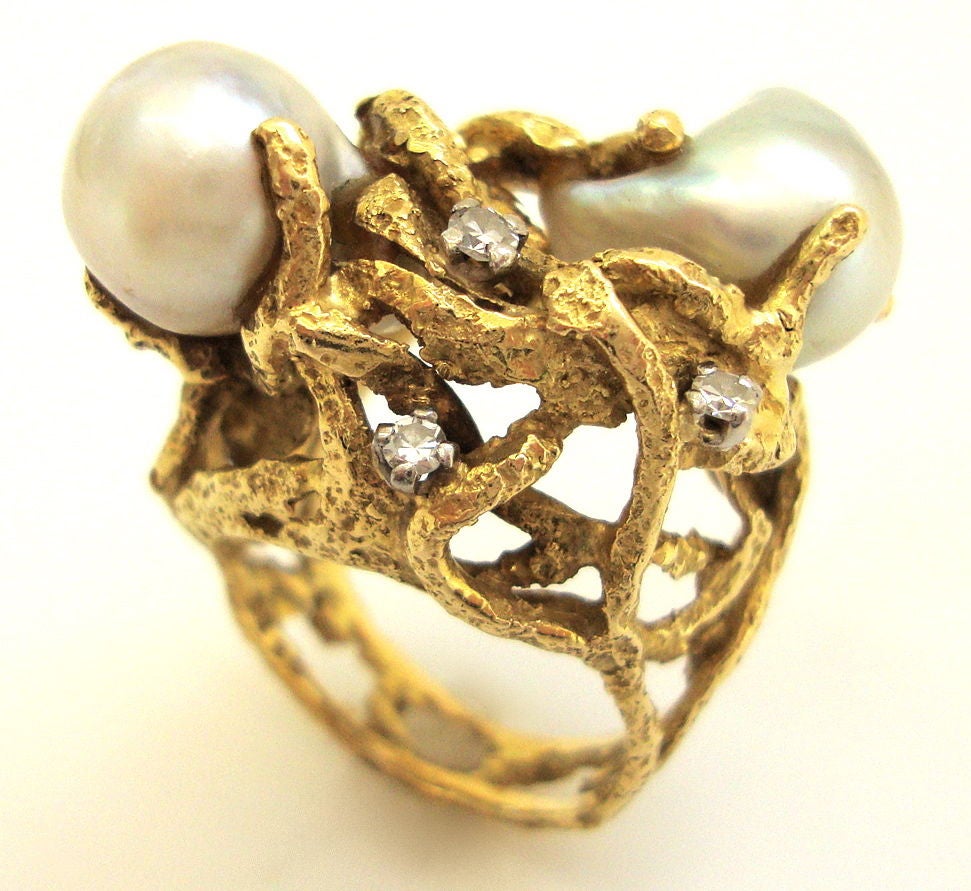 An organic ring by Charles de Temple. The 1 1/8