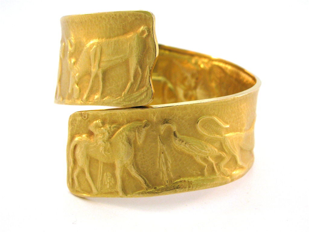 Women's R.CECEONI, 18k Yellow Gold Repousse Cuff Bracelet, c1960, Italy