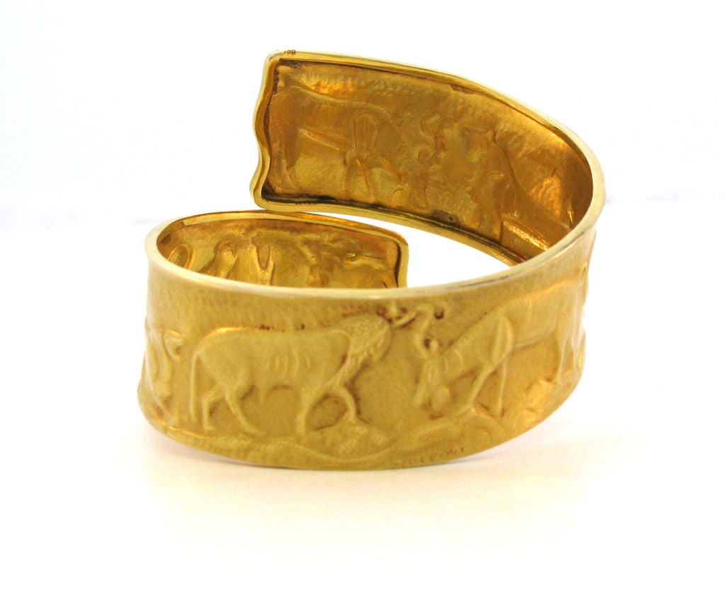 R.CECEONI, 18k Yellow Gold Repousse Cuff Bracelet, c1960, Italy 1