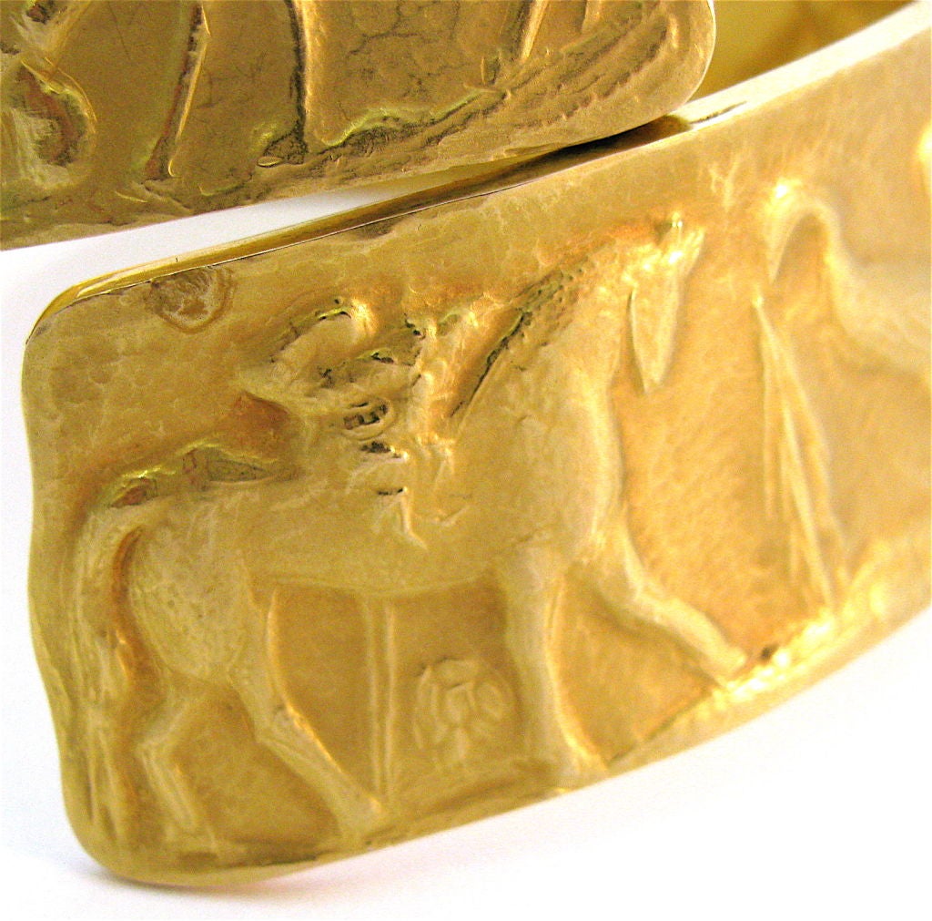 R.CECEONI, 18k Yellow Gold Repousse Cuff Bracelet, c1960, Italy 2