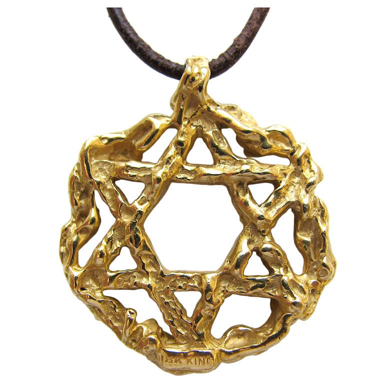 ARTHUR KING, A Gold Pendant, circa 1970