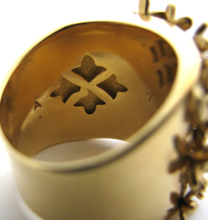 An Articulated Gold Flower Ring 1