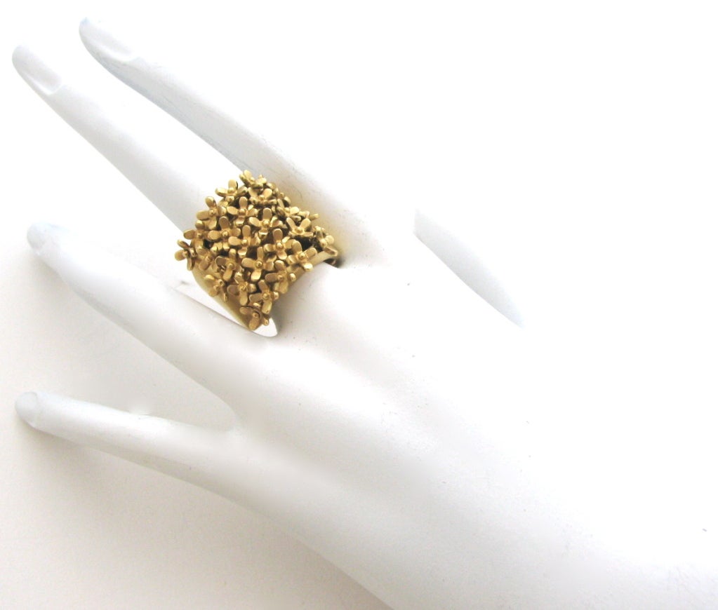 An Articulated Gold Flower Ring 2