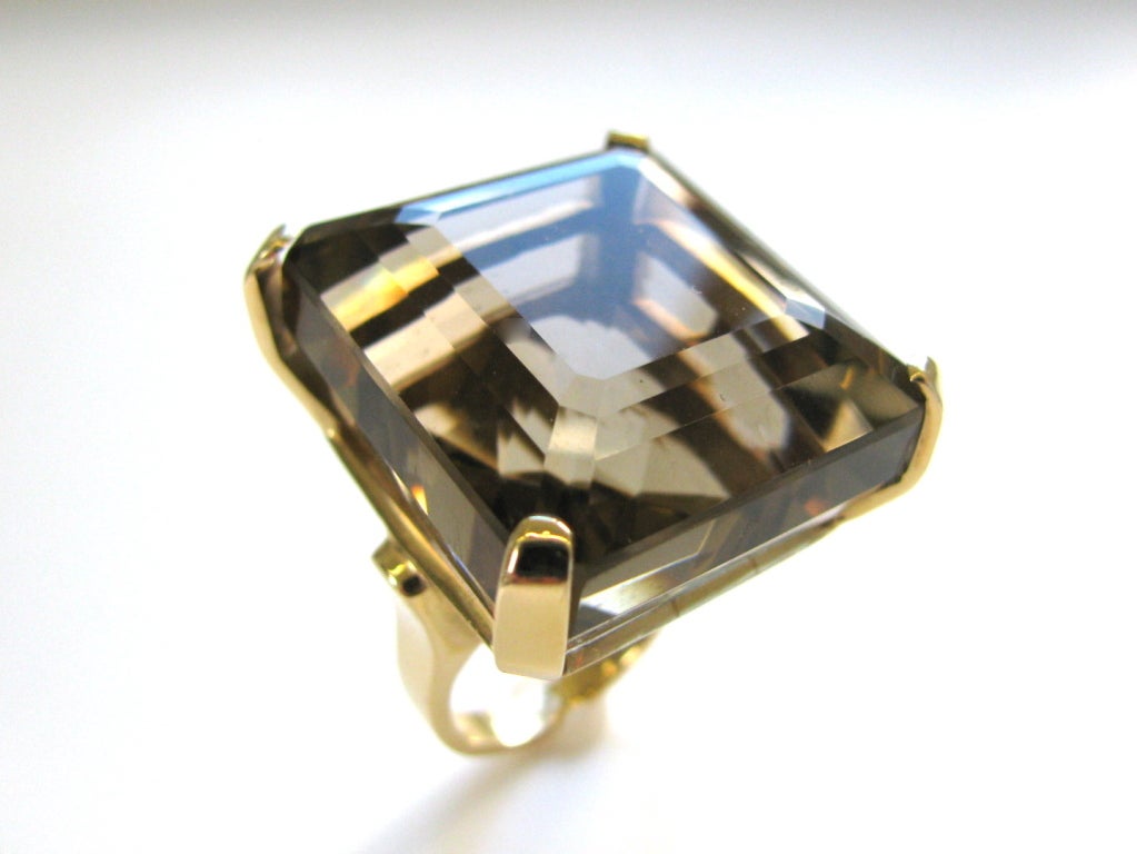 A stylish quartz retro ring. The 14k prong mount with 1 1/8