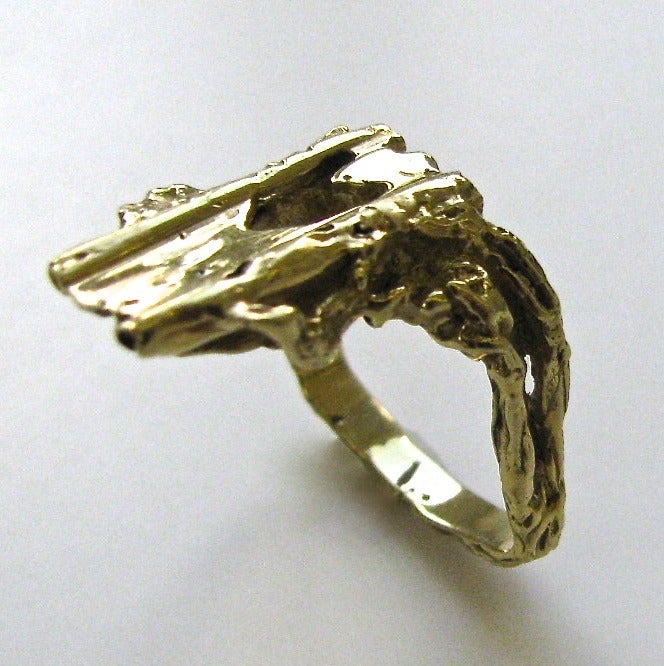 A heartfelt gold ring. The 6/8