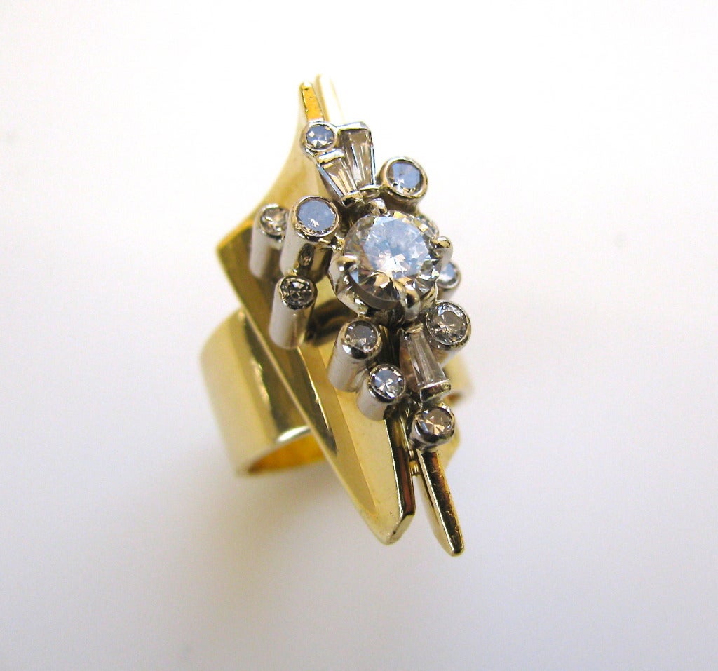 Ein stilvoller modernistischer Ring aus Gold und Diamanten von *Wachler. Die 
1 1/4 