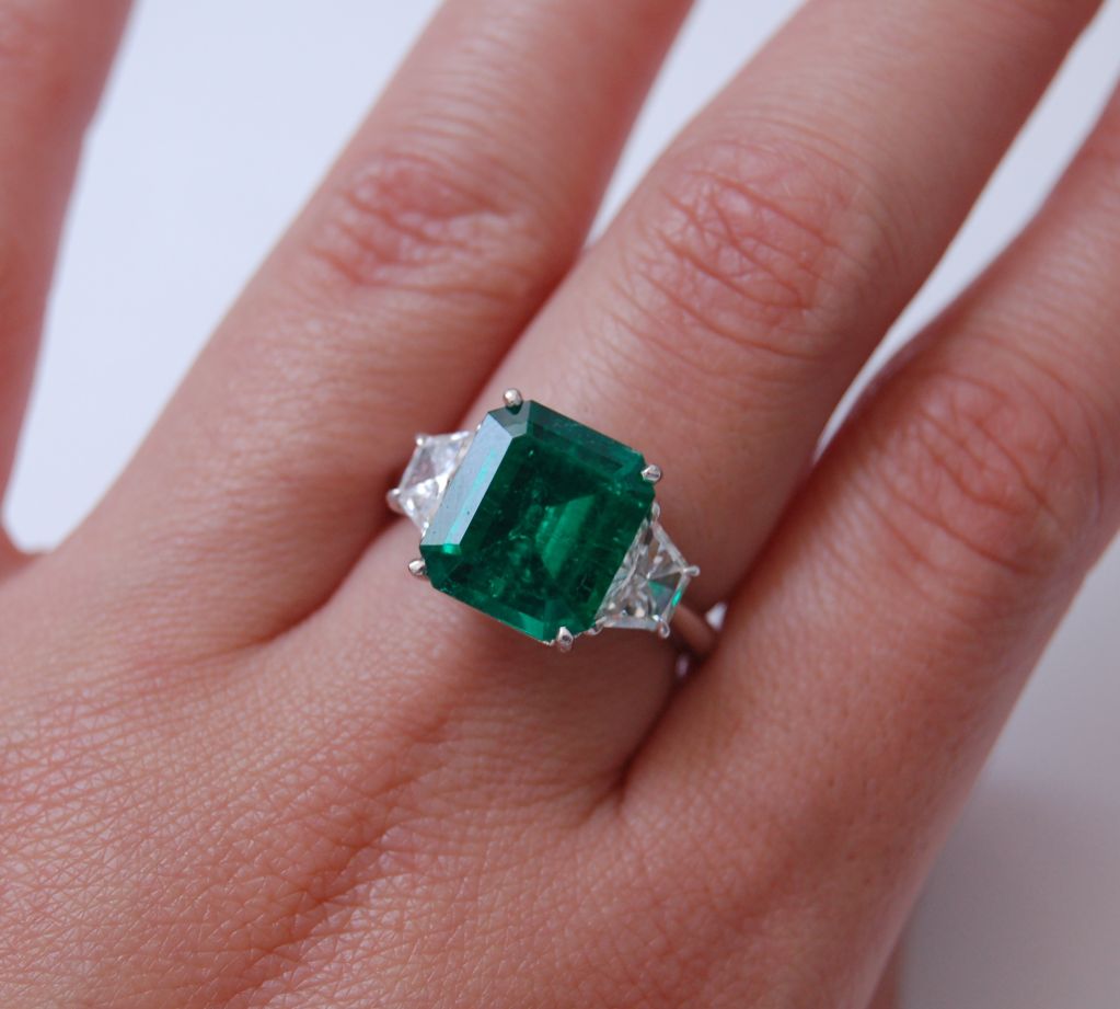 TIFFANY & CO  4.62 ct Emerald and Diamond Ring 1