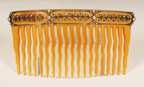 A pair of diamond-set tortoise shell hair combs, circa 1910.  Each comb is decorated with a band of running leaf tips set with diamonds, probably by Fabergé.
Length 3 3/4