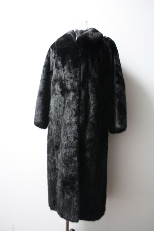 Beautiful Black Mink Fur Coat<br />
This Beautiful Black Mink Fur Coat consists of Premium Quality Female Ranch Mink fur Pelts. The coat features a collar with flexible stays that allow the collar to be positioned up or down, softly padded