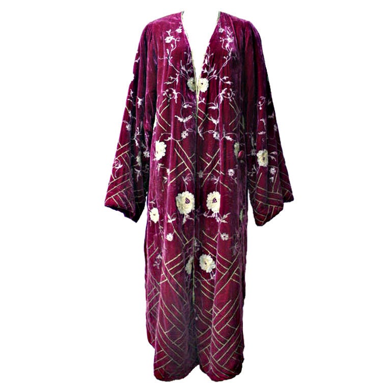 Codille de Paris 1920
s Rubine Gold Embroidered Dressing Gown