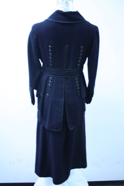 This Edwardian era tailored suit is made of soft materials emphasizing feminine charm, forming a typical example of the early 20th century. Women started wearing tailored suits, with designs that were influenced by men's clothing, in the middle of