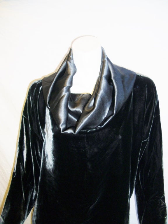 Zoran top Gunmetal crushed velvet and liquid silk For Sale 3