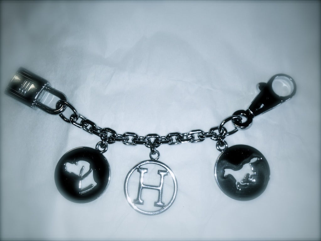 Authentic Hermes Silver H Charms Chain for Birkin and Kelly Bag Breloque 
 
Pre- owned in mint condition . No scrathes , dents, discolorations. It looks perfect in every way!
Color and Material: Silver and silver plated
 
Can be used as a key