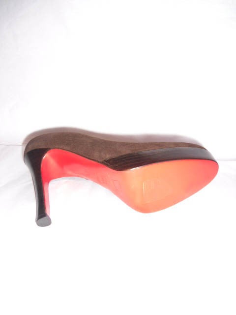 Christian Louboutin Classic Round Toe brown Suede platform new  pump For Sale 1