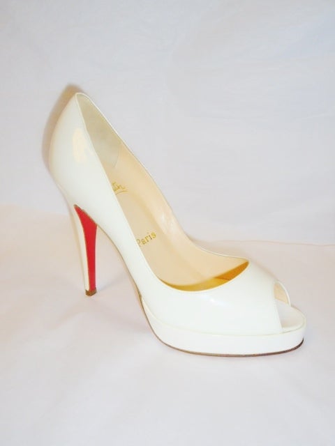 Sold Out classic Bridal shoe. Christian Louboutin  Toe Pumps in white patent leather. size 37.5  new without box 120mm heel