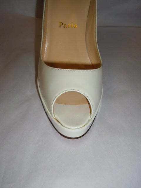 Women's VENDOME  Bridal Christian Louboutin  Peep Toe Pumps white sold out For Sale