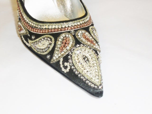 Le Silla Pointed Toe Pumps - Crystal Beaded  High Heel Party shoes In New Condition For Sale In New York, NY