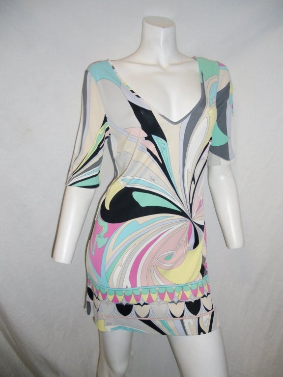 Emillio pucci  retro printed top from emilio pucci featuring a v-neck and elbow length  sleeves.Pristine condition. Silky jersey.