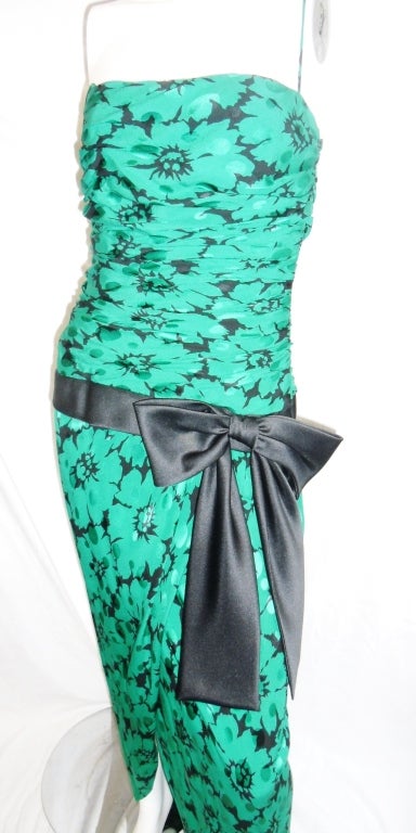 Print on print gorgeous Bill Blass Emerald Green  Vintage Silk  Rushed Evening  Corset  Gown . 
Rushed bodice with dropped waistline , tulip skirt featuring black silk bow at the hip line.. Pristine condition. 
100% silk. Thin straps. size 4
Bust