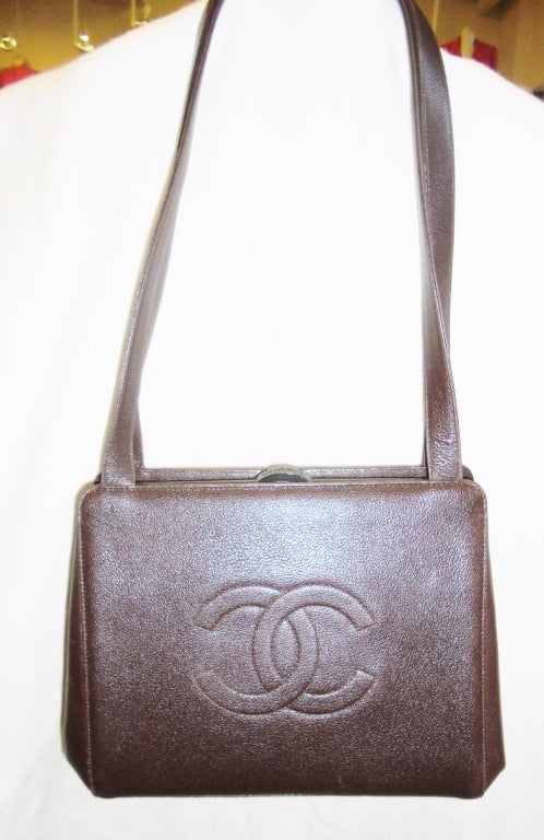 Chanel caviar leather shoulder bag 2